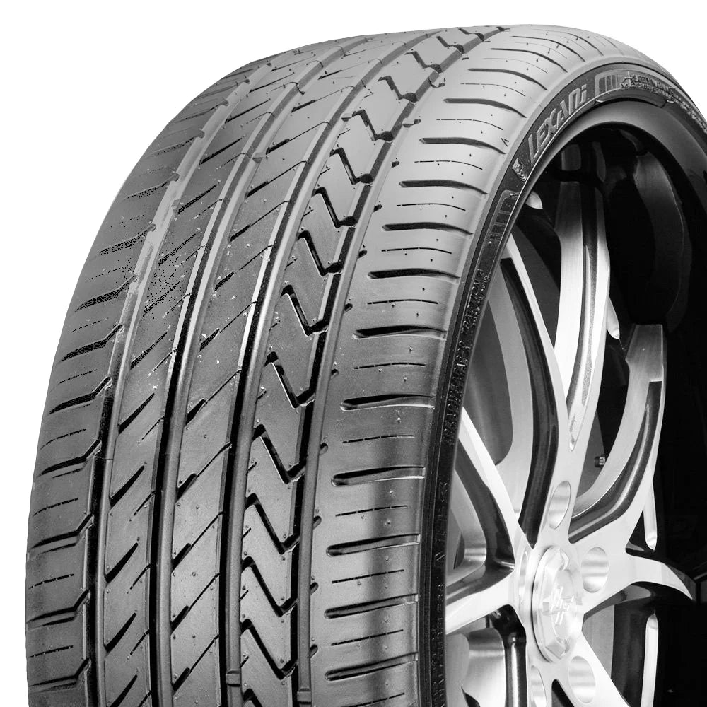 255/40R18 High Performance Tire P42432