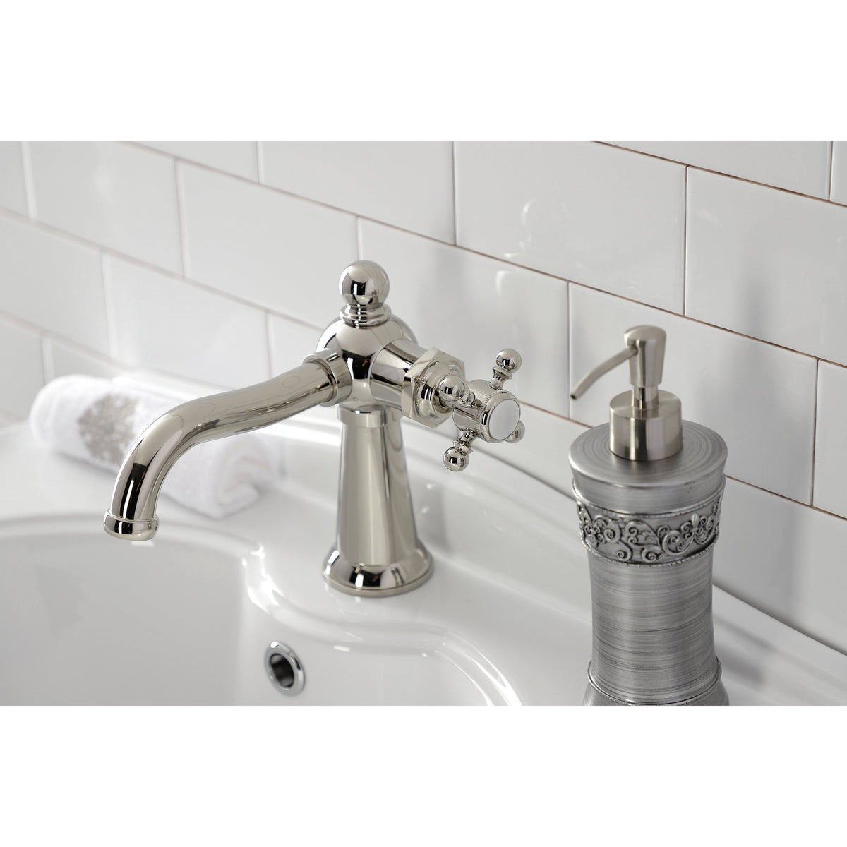 Single-Handle Bathroom Faucet with Push Pop-Up F15639