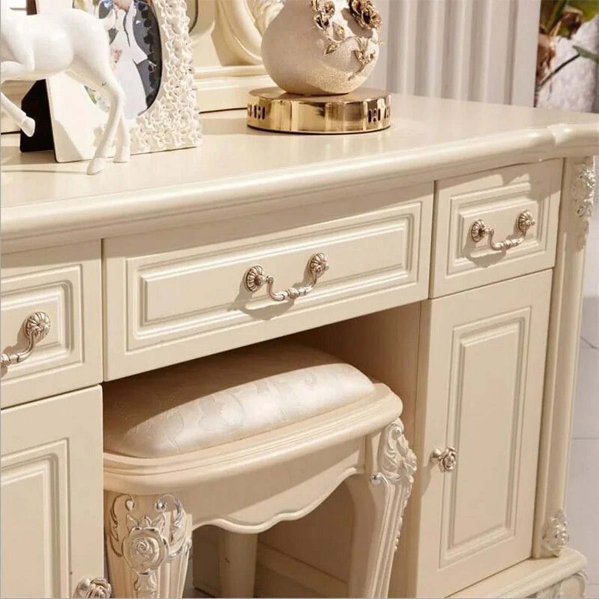 White French Dressing Table U65807