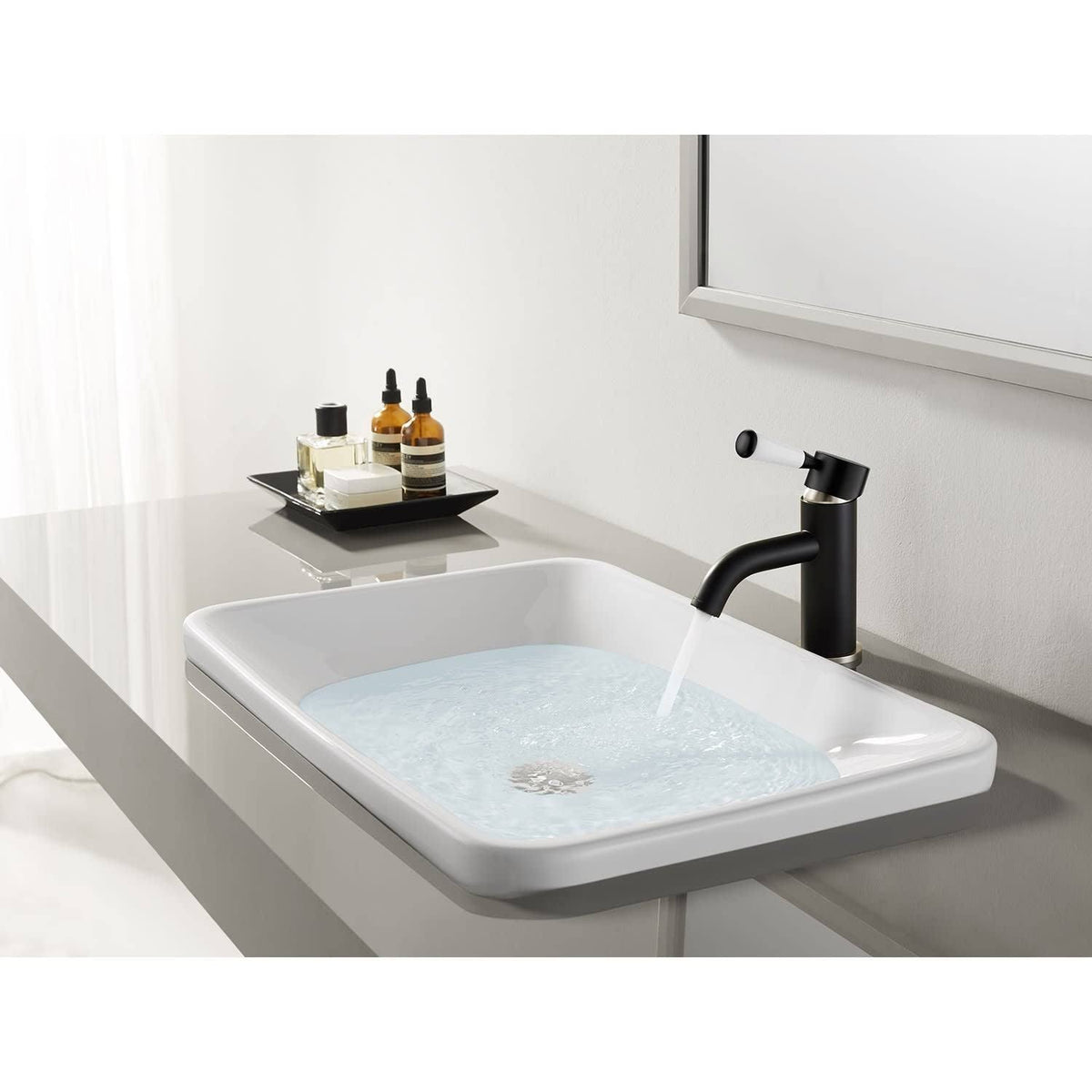 Matte Black Single Hole Bathroom Faucet with Drain Assembly K927553